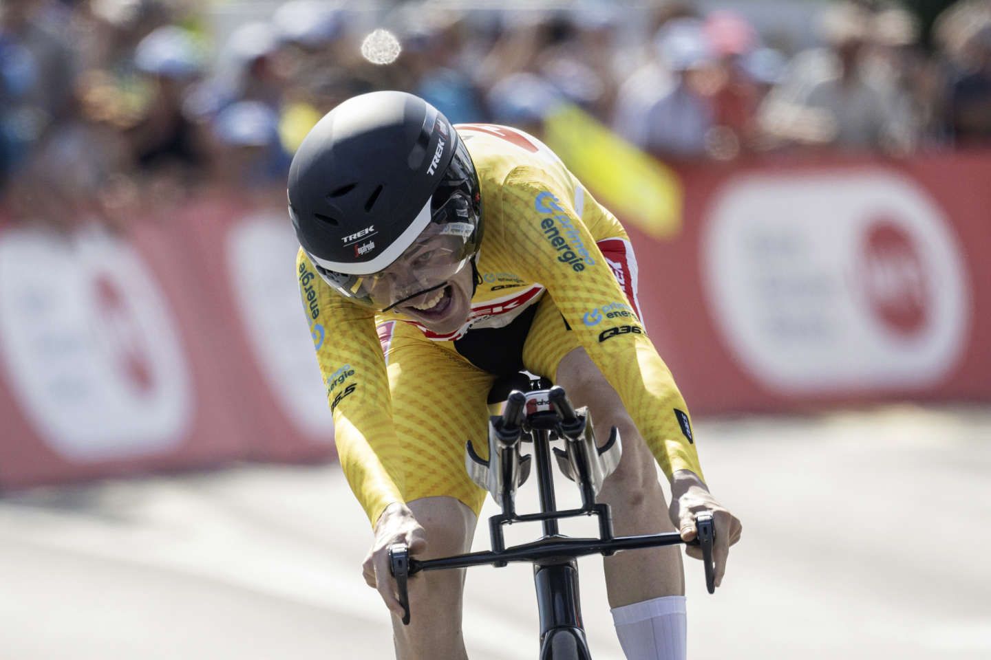 Cyclisme : Mattias Skjelmose remporte un Tour de Suisse marqué par la mort de Gino Mäder