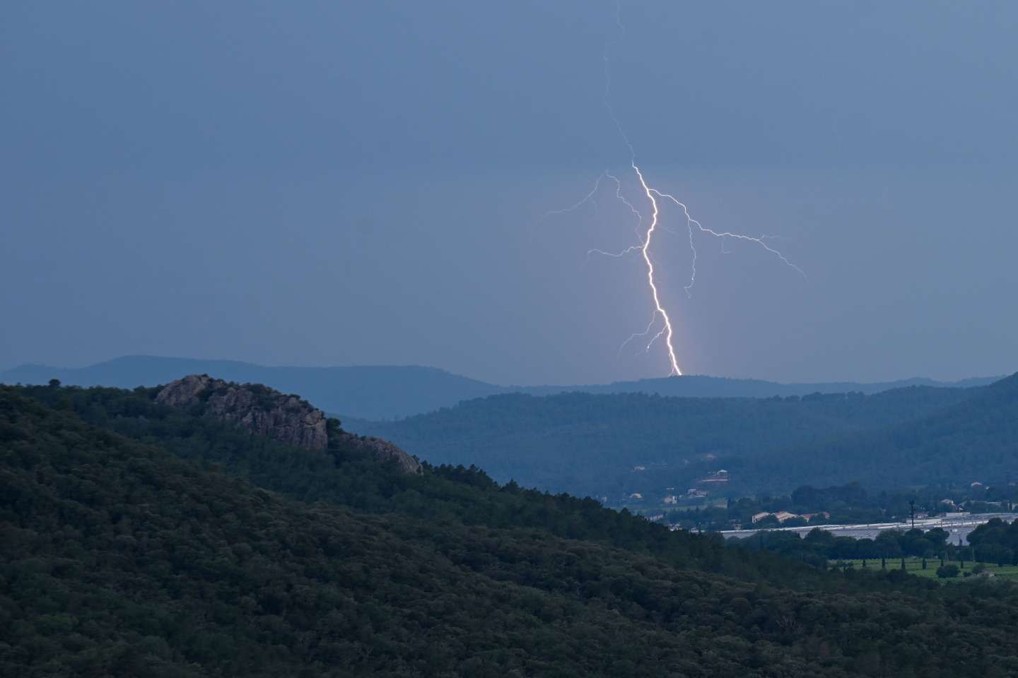 Vigilance orange aux orages : inondations, trafic ferroviaire perturbé, " épisode tornadique " en Seine-Maritime…