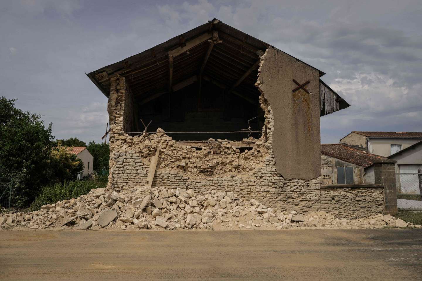 En Charente-Maritime, La Laigne, un " village fantôme " depuis le tremblement de terre