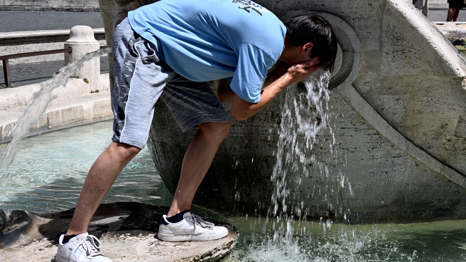 Canicule : "Je ne supporte plus cette chaleur, on compte les jours avant Noël", confient des habitants et touristes à Rome