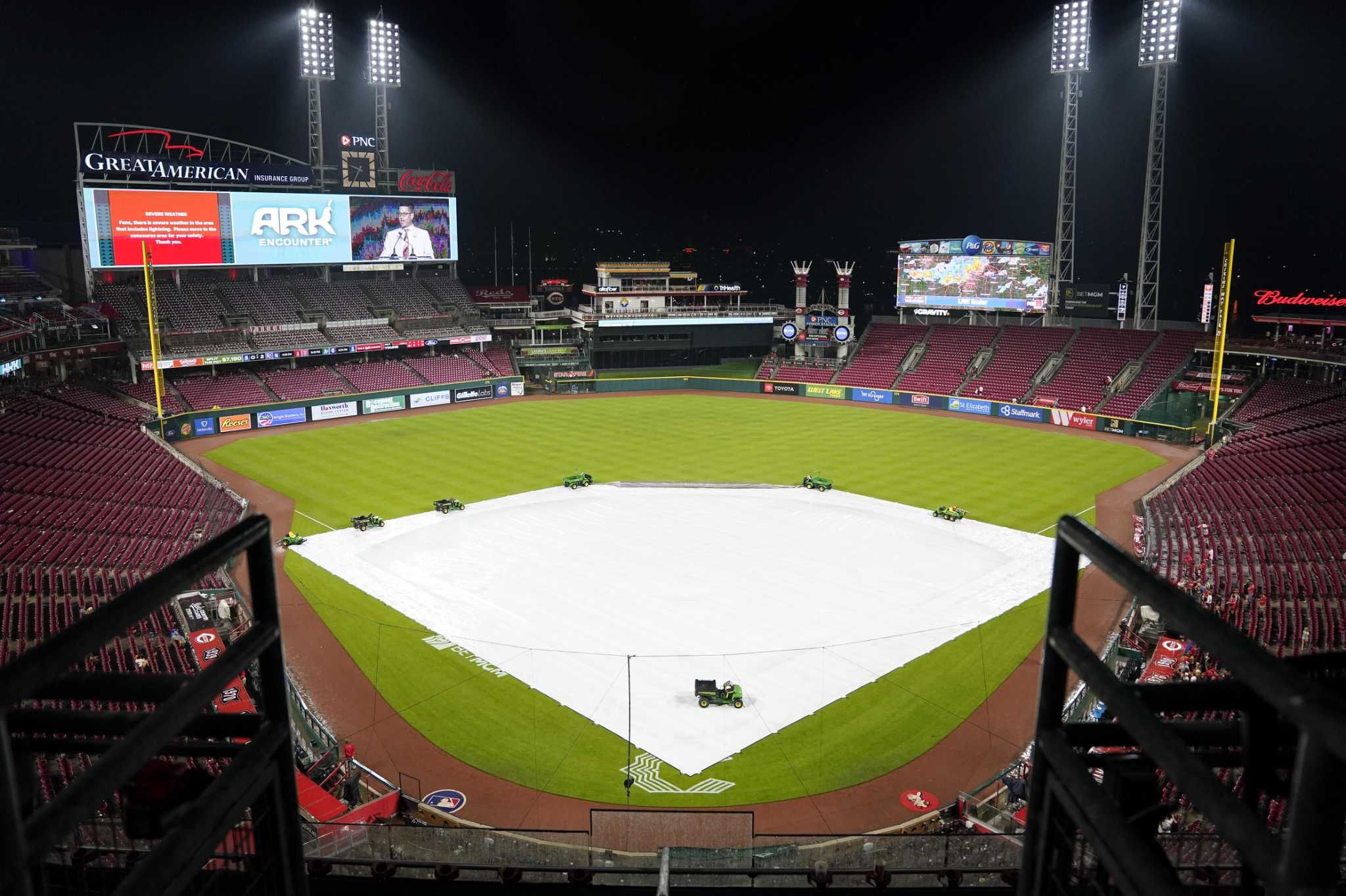 Storm suspends Giants-Reds in 8th; game will resume Tuesday afternoon