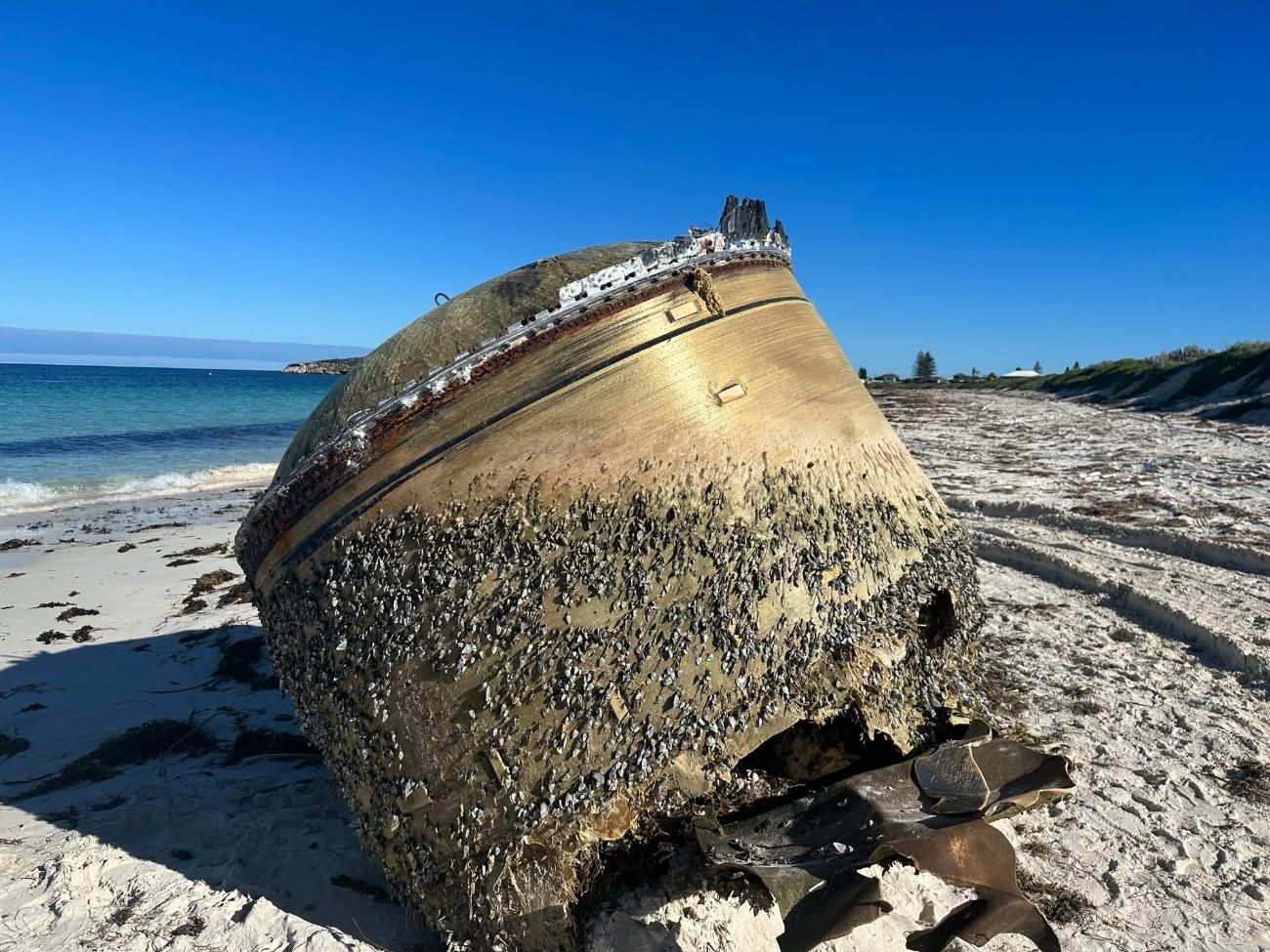 Un objet non identifié apparaît sur une plage d'Australie, les autorités interdisent de l'approcher