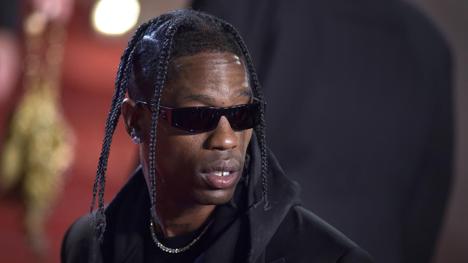 Travis Scott interdit de concert aux pyramides de Gizeh en Égypte pour non respect " des traditions "