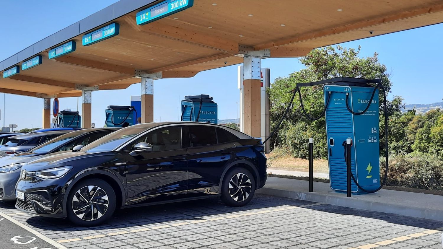 Vente de voitures neuves : la part des véhicules électriques en baisse en Europe, la France résiste grâce au leasing social