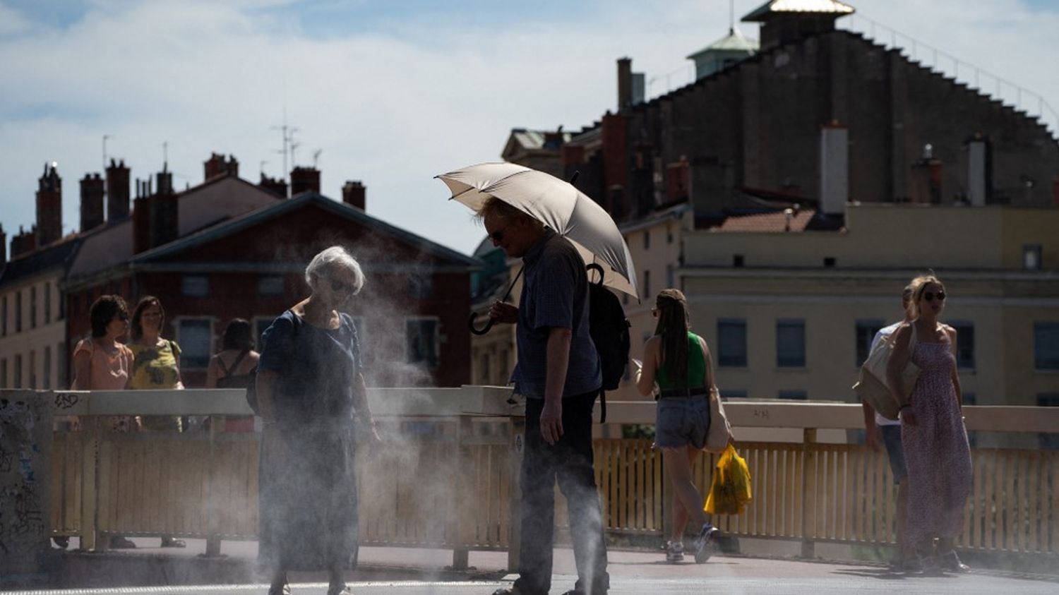 Canicule : neuf nouveaux départements placés en vigilance orange samedi, 28 concernés au total, du Nord-Est au Sud-Ouest