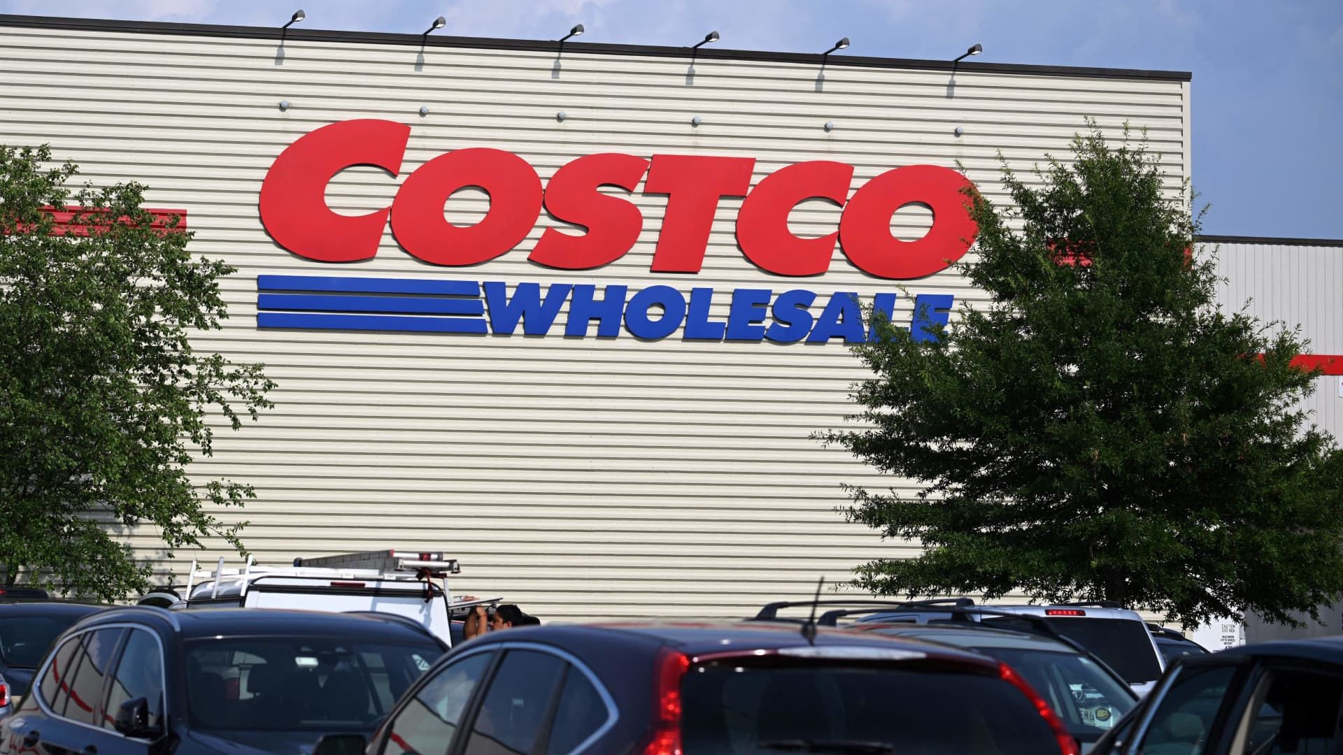 Costco CEO Craig Jelinek to step down Jan. 1; COO Ron Vachris will take over