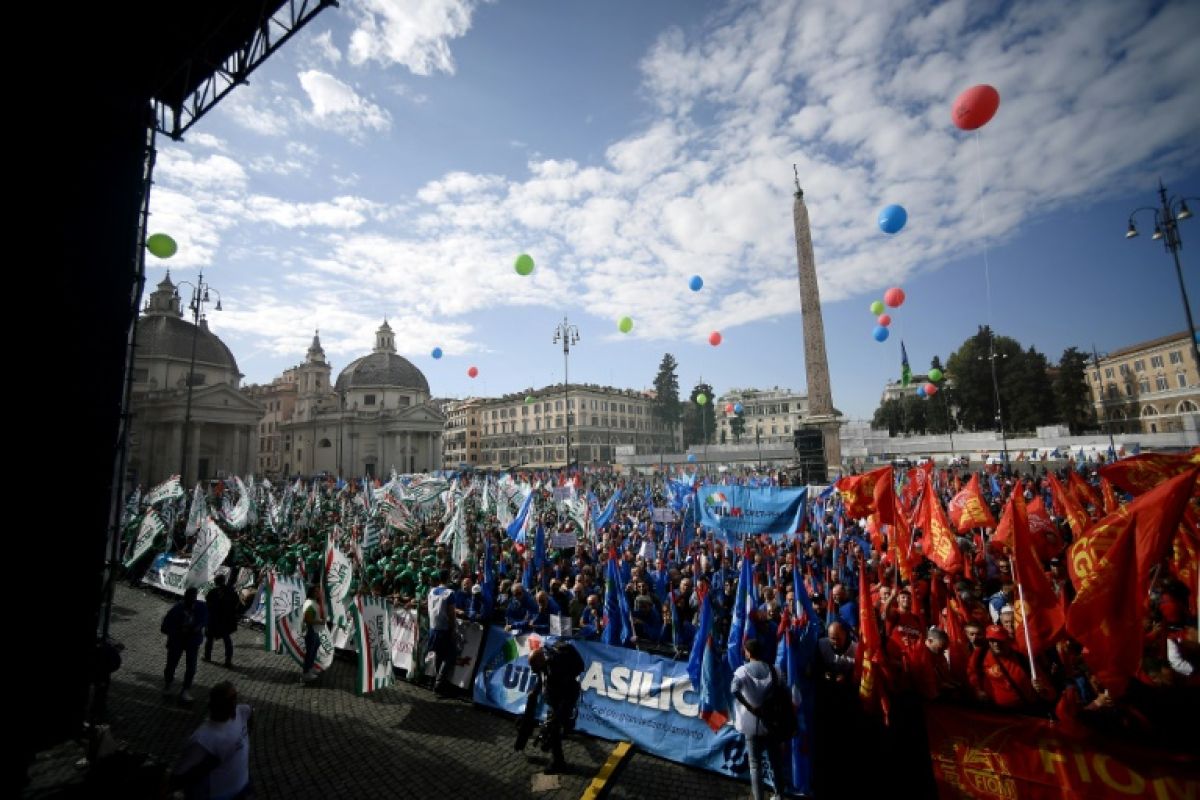 Grève "historique" contre la chute de la production chez Stellantis en Italie