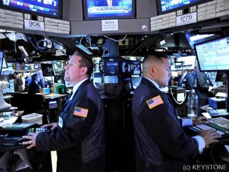 Wall Street finit en forte baisse, la Fed douche les attentes du marché