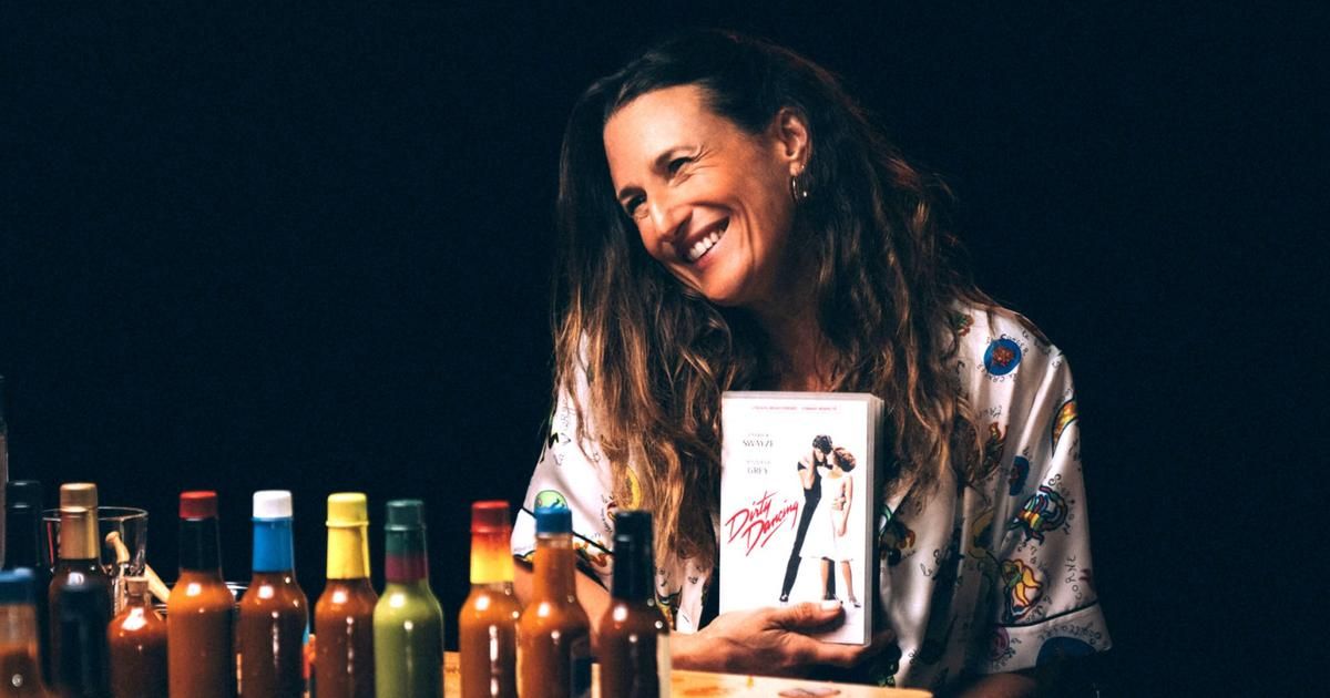 "Je me suis déshabillée intégralement": Camille Cottin raconte son coup de chaud après le tournage de "Hot Ones"