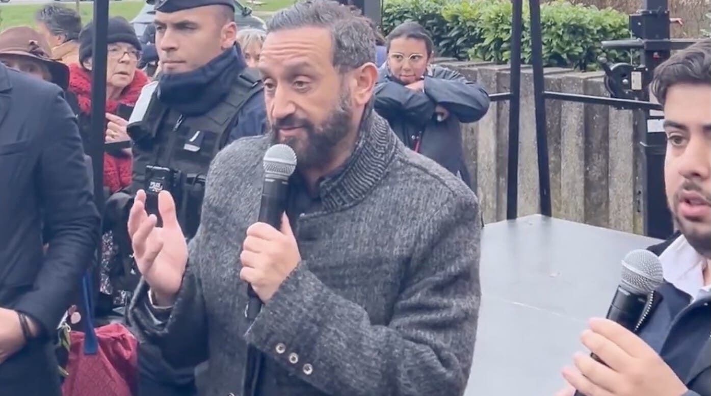 Cyril Hanouna descend dans la rue pour tenter de sauver C8