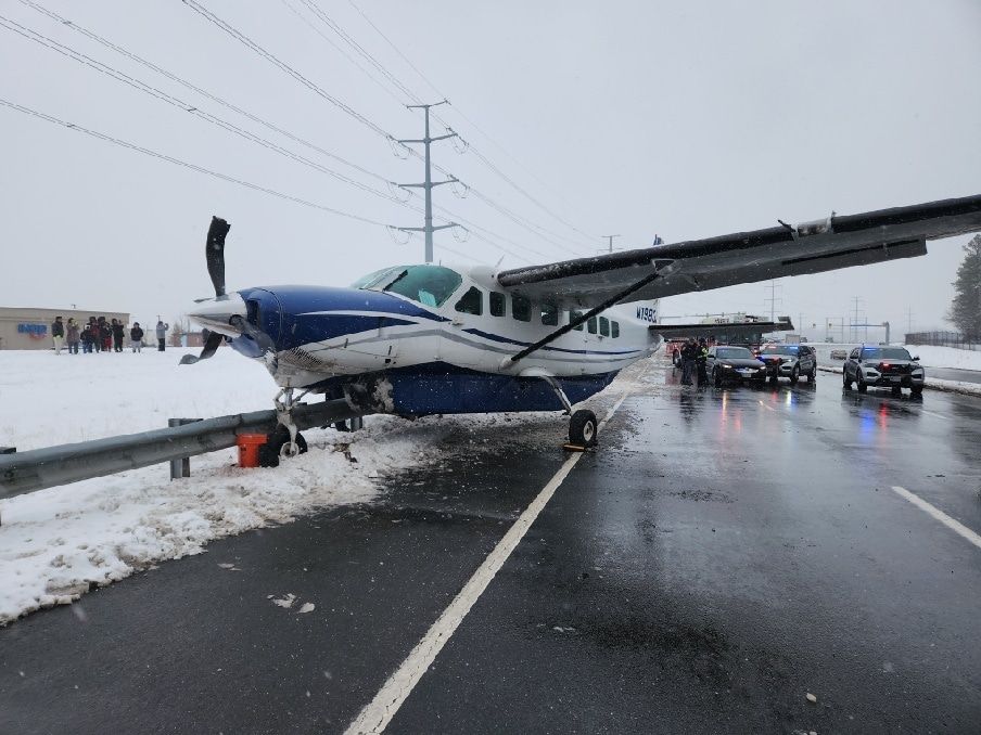 Commuter plane lands on Loudoun County Parkway, no one hurt