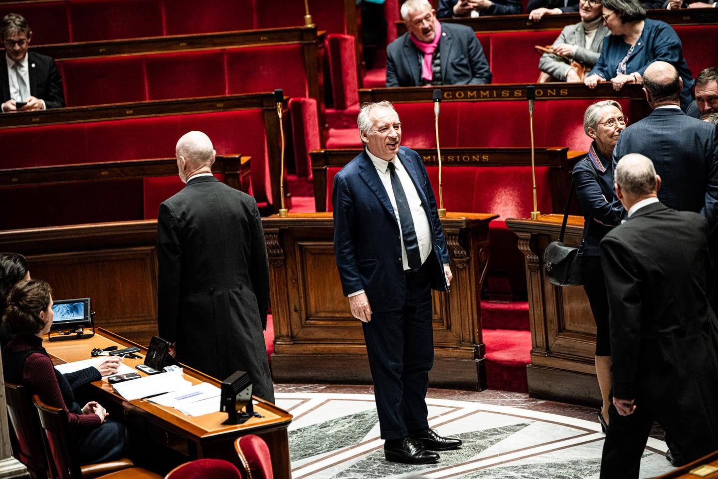 François Bayrou échappe à une sixième motion de censure, déposée par le Parti socialiste