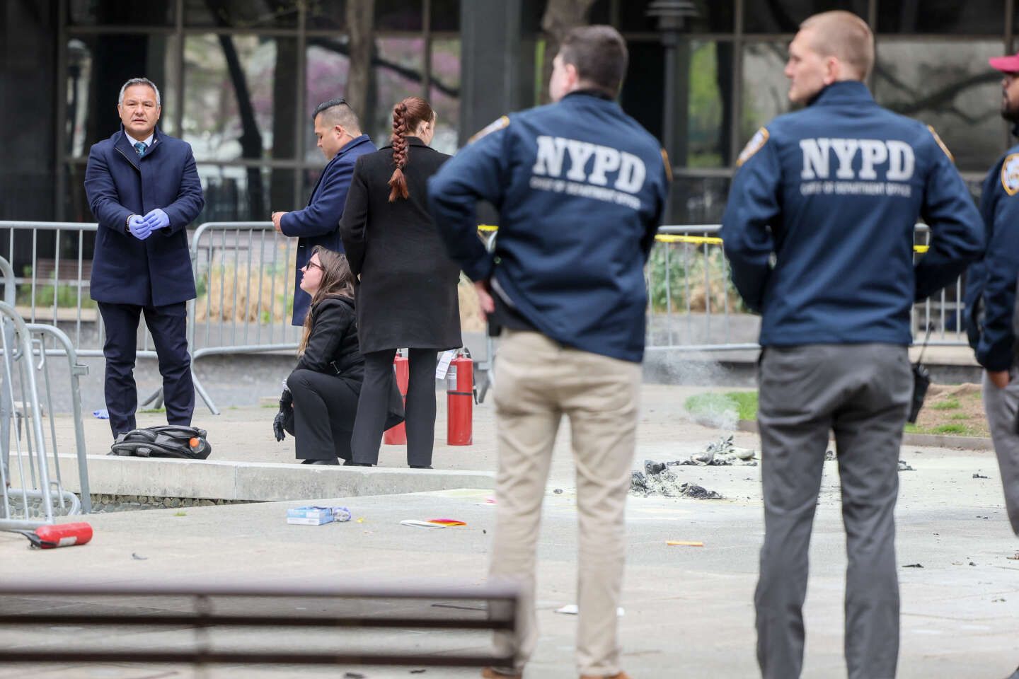 Procès de Donald Trump : un homme tente de s’immoler par le feu devant le tribunal à New York