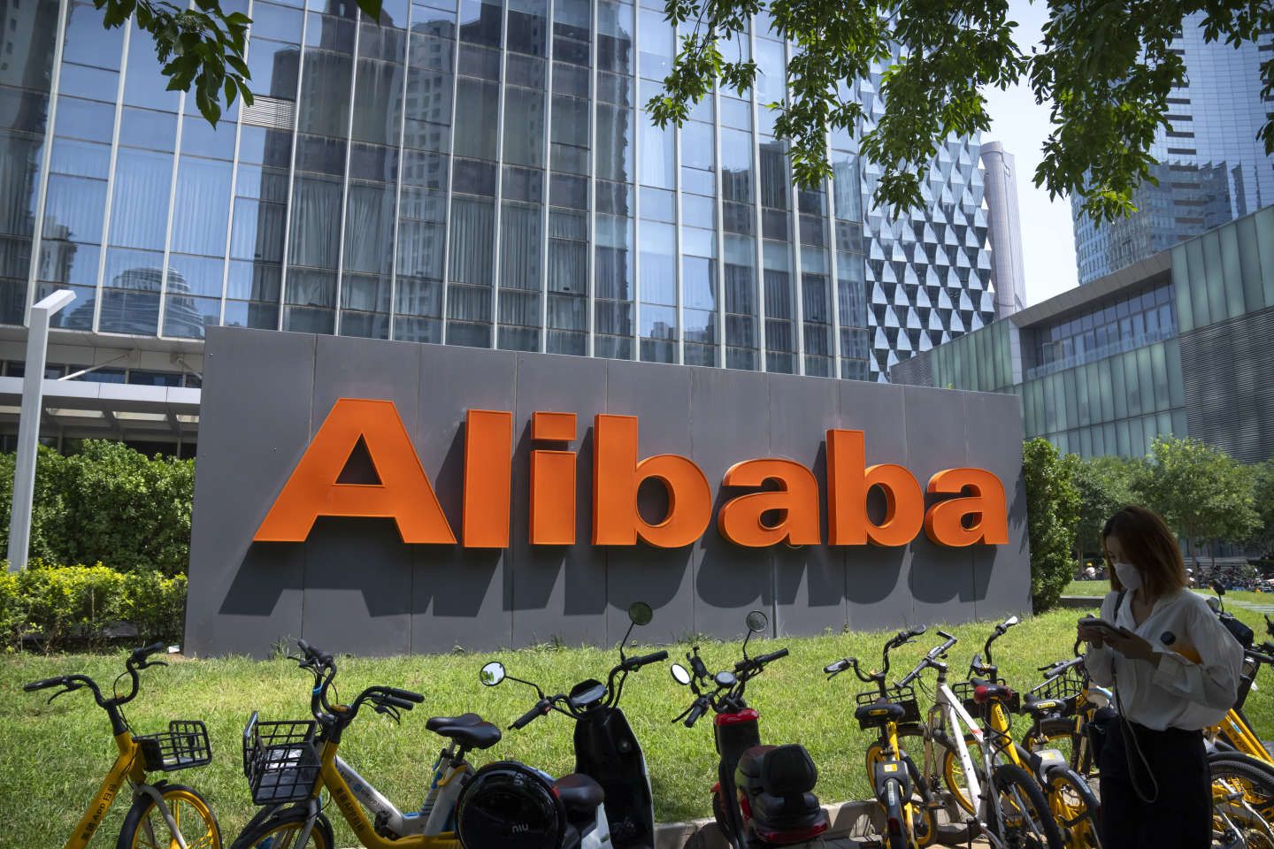 Alibaba : " Le géant chinois n’en finit pas de boire le calice depuis que l’empereur Xi a condamné la société à se suicider "