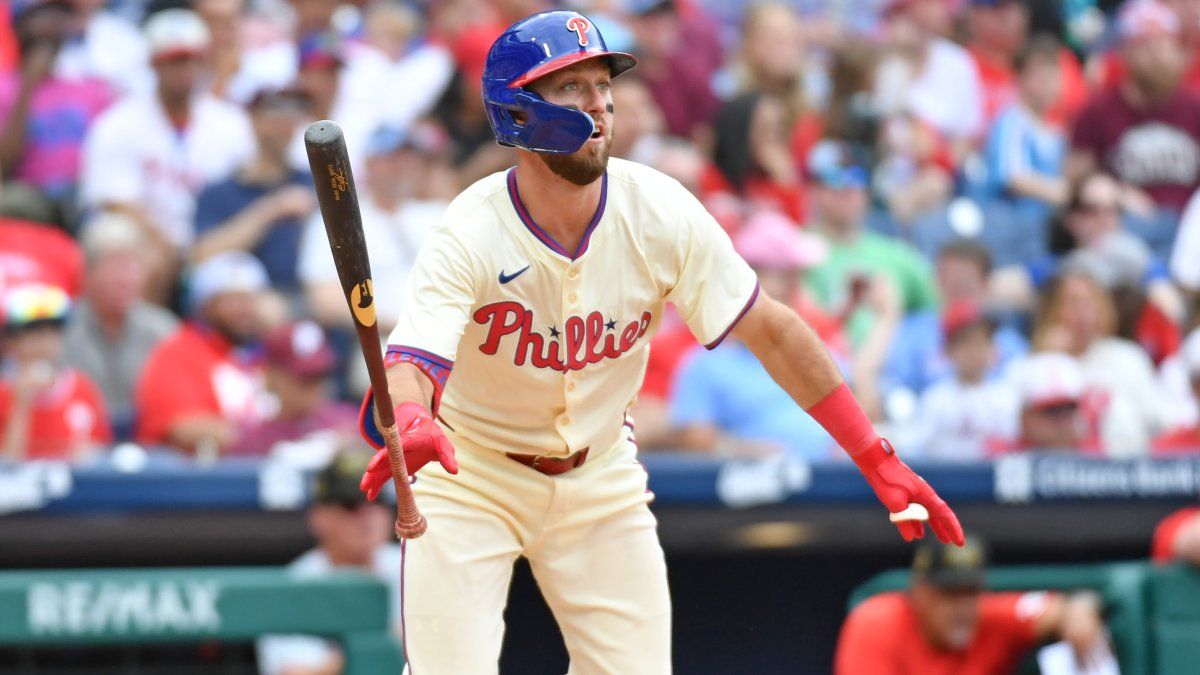 Clemens one of several standout performers as Phillies complete sweep over Nationals