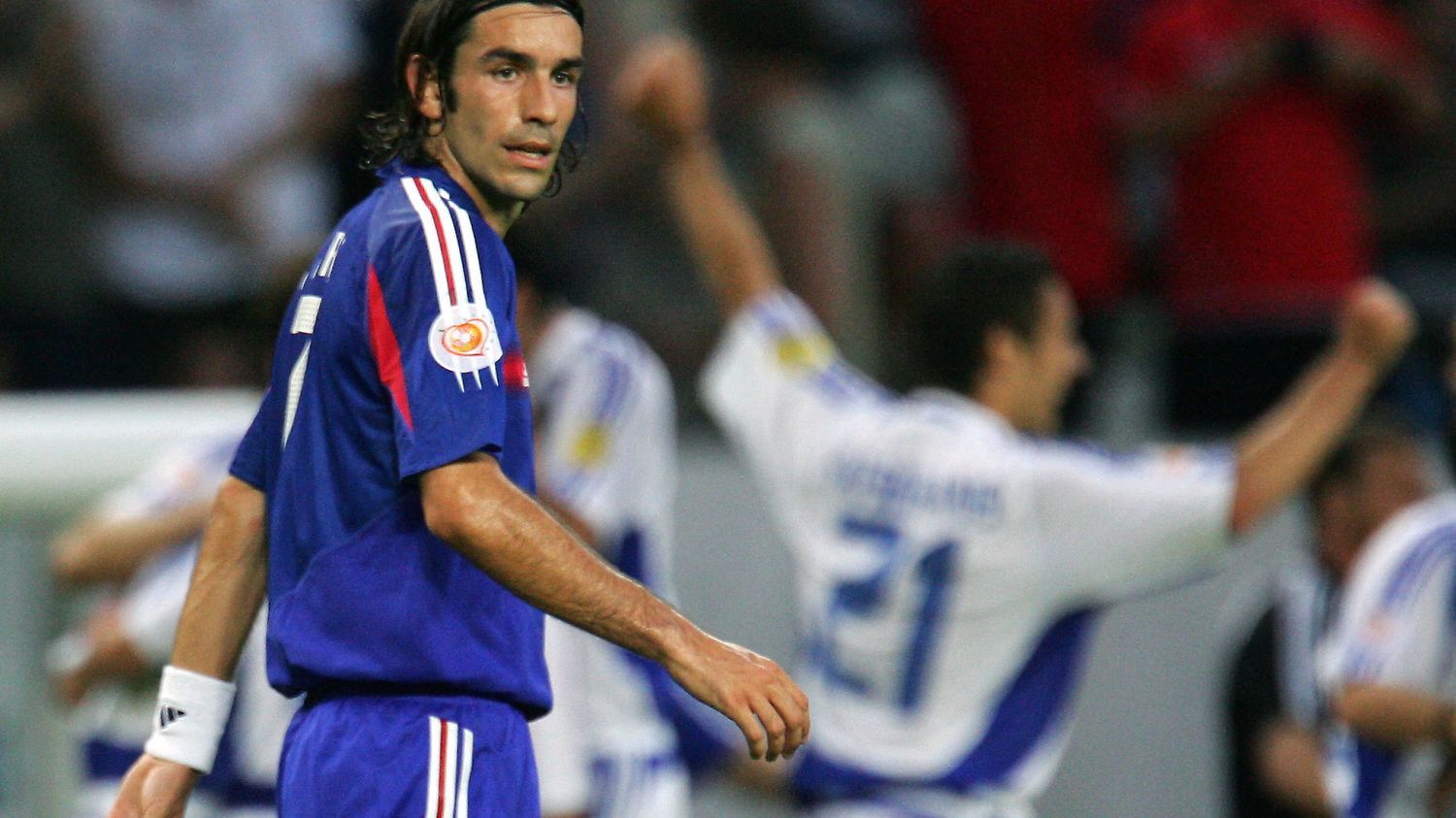 L'élimination face à la Grèce à l'Euro 2004 a eu "un impact terrible pour l'équipe de France", se souvient Robert Pirès