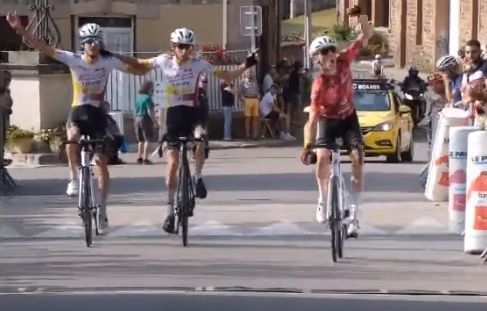 Cyclisme : Trop confiants, ils lèvent les bras et se font griller sur la ligne d’arrivée