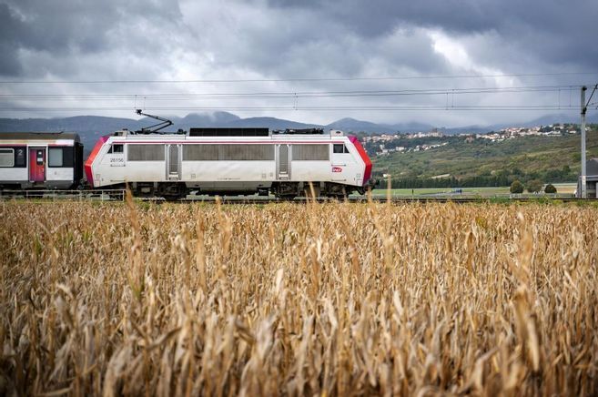 "Nous avons fini notre nuit dans une rame TGV" : une nouvelle (grosse) galère pour les usagers du train Paris-Nevers-Clermont