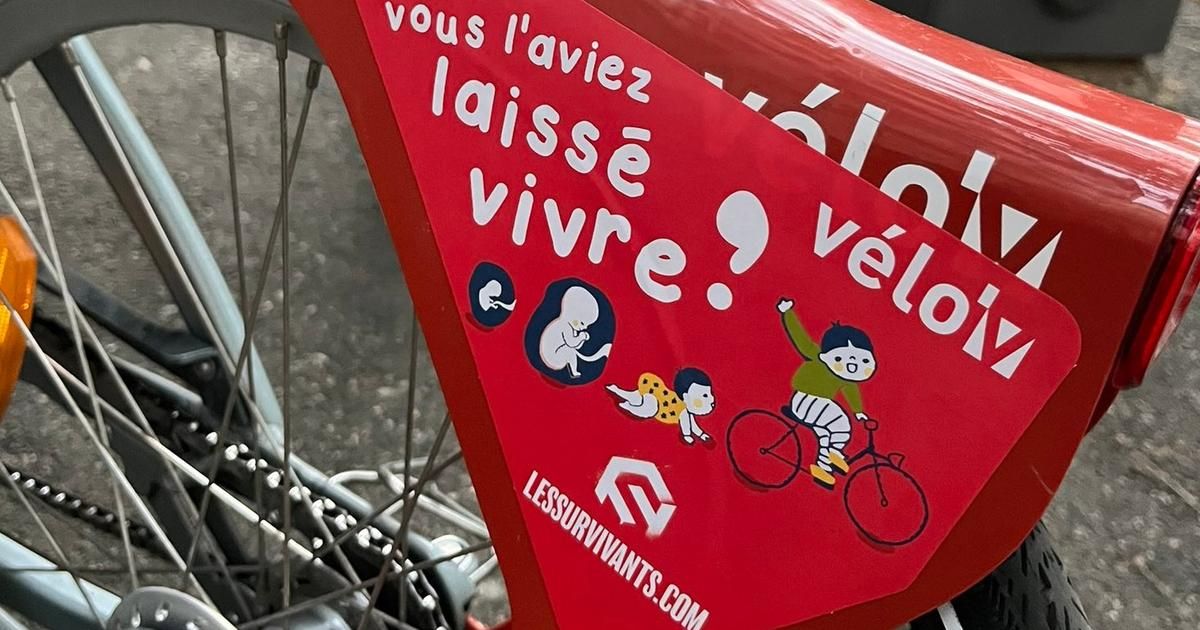 Lyon : des messages anti-avortement collés dans la nuit sur les vélos en libre-service