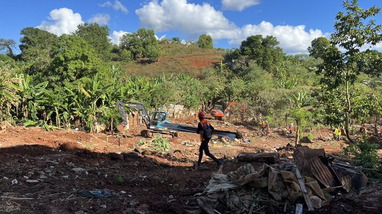 Opération Wuambushu à Mayotte : la démolition du quartier Barakani a commencé