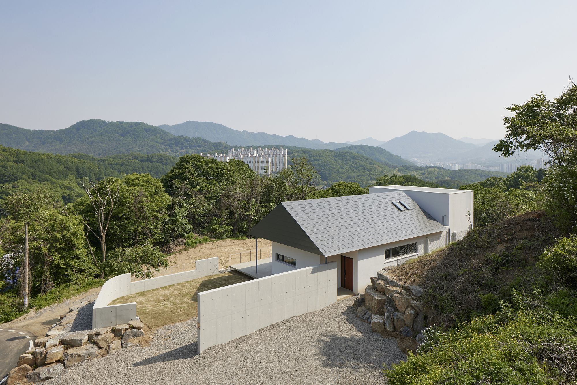 The Namyangju Detached House / SMxL Architects