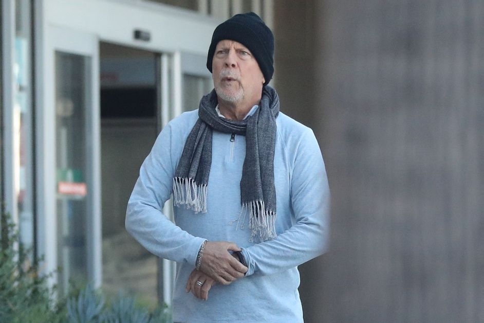 Bruce Willis grand-père : de bouleversantes photos de lui avec sa première petite-fille dans les bras dévoilées