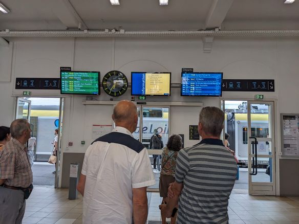 La circulation des trains complètement interrompue entre Vierzon et Bourges, dans les deux sens, jusqu'à mardi matin