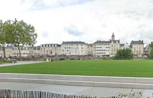 Angers : Un an après le triple meurtre, la ville va transformer sa grande esplanade en square clos