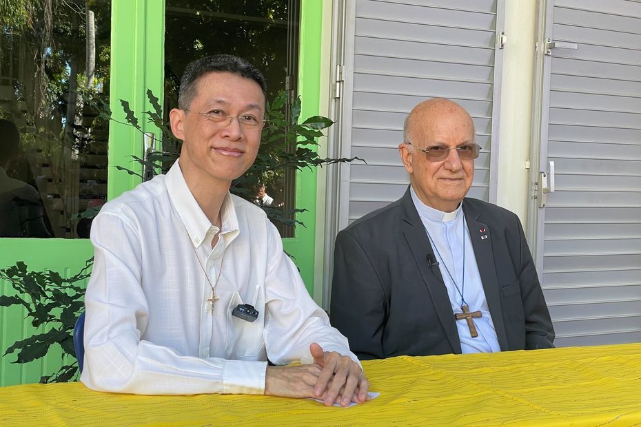 Mgr Gilbert Aubry annonce la fin de son épiscopat et présente son successeur, Mgr Pascal Chane-Teng, nouvel évêque de La Réunion