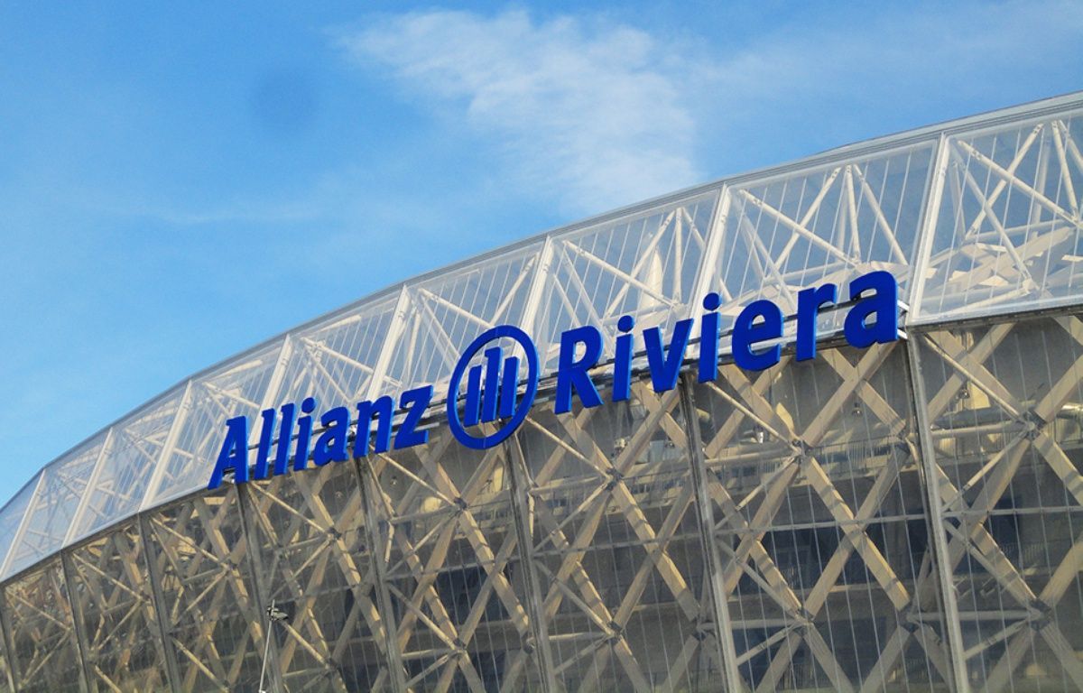 Des fans de Mylène Farmer installent des tentes devant l'Allianz Riviera 11 jours avant le concert