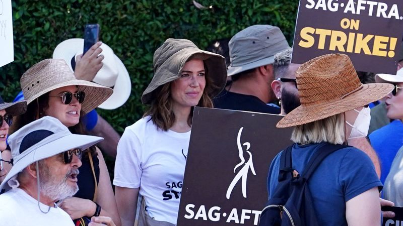 Mandy Moore clarifies comments about '81 cent' residuals during SAG strike