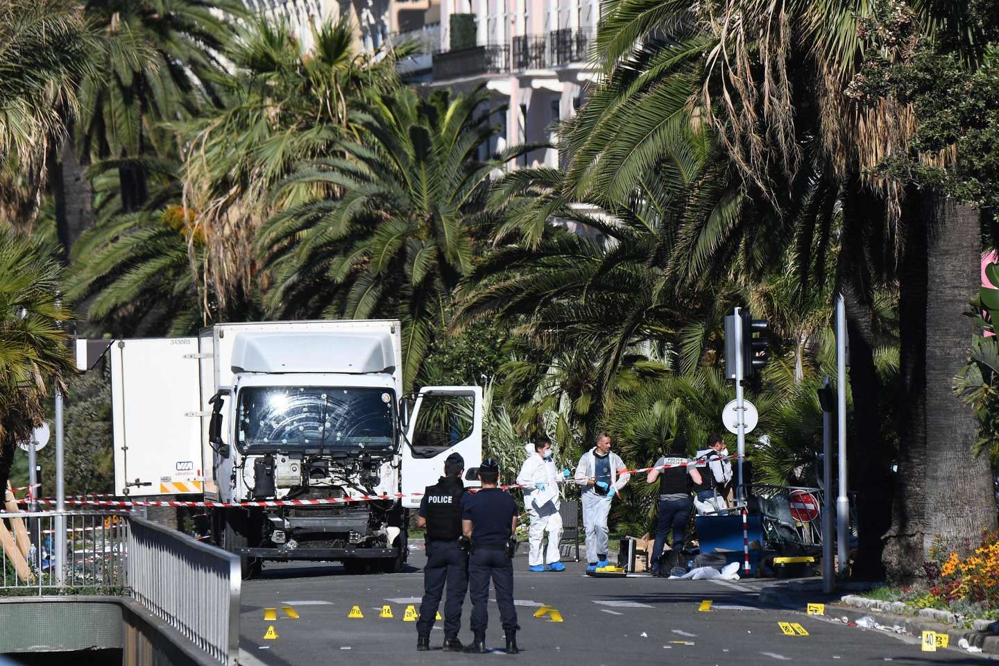 Failles de la sécurité lors de l’attentat de Nice : le parquet demande une requalification en " homicides involontaires "