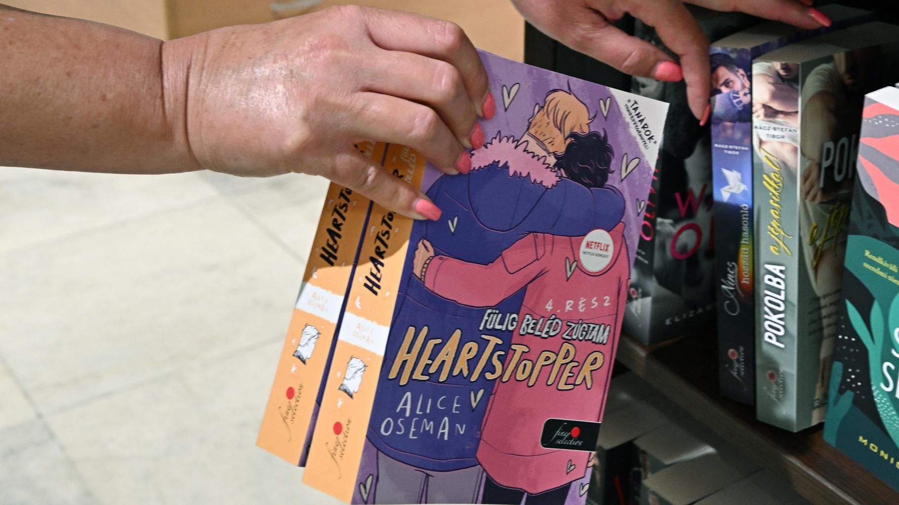 En Hongrie, une librairie condamnée à verser une amende record pour la vente du livre Heartstopper