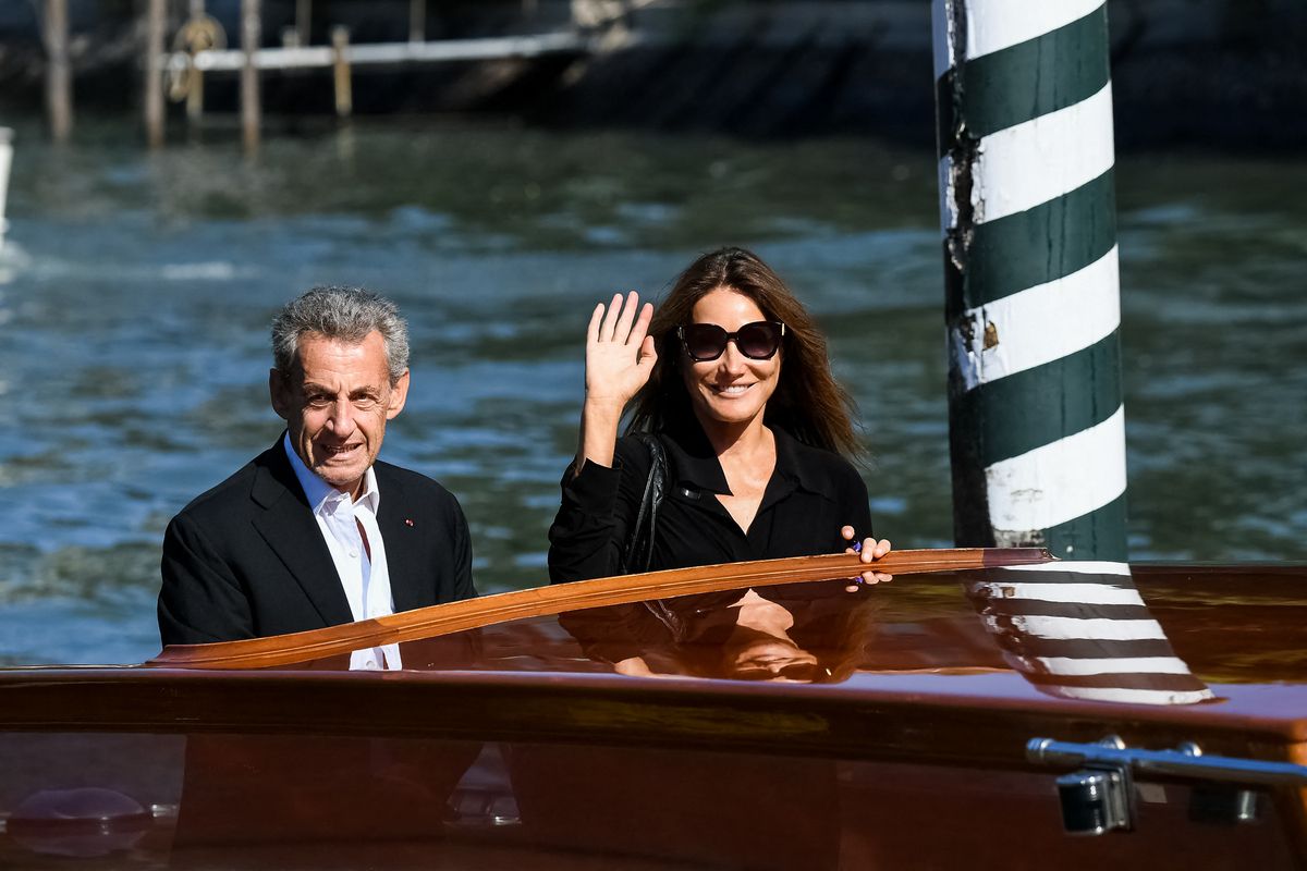 Carla Bruni et Nicolas Sarkozy : séjour romantique en Grèce pour le couple toujours aussi amoureux (Vidéo)