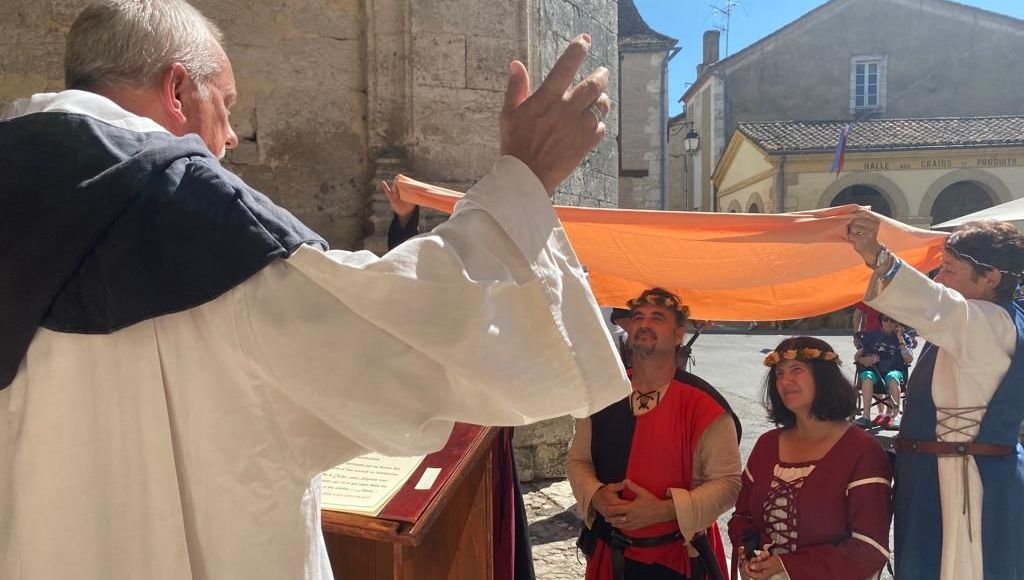 Ils se marient comme au Moyen Âge dans une fête médiévale en Dordogne