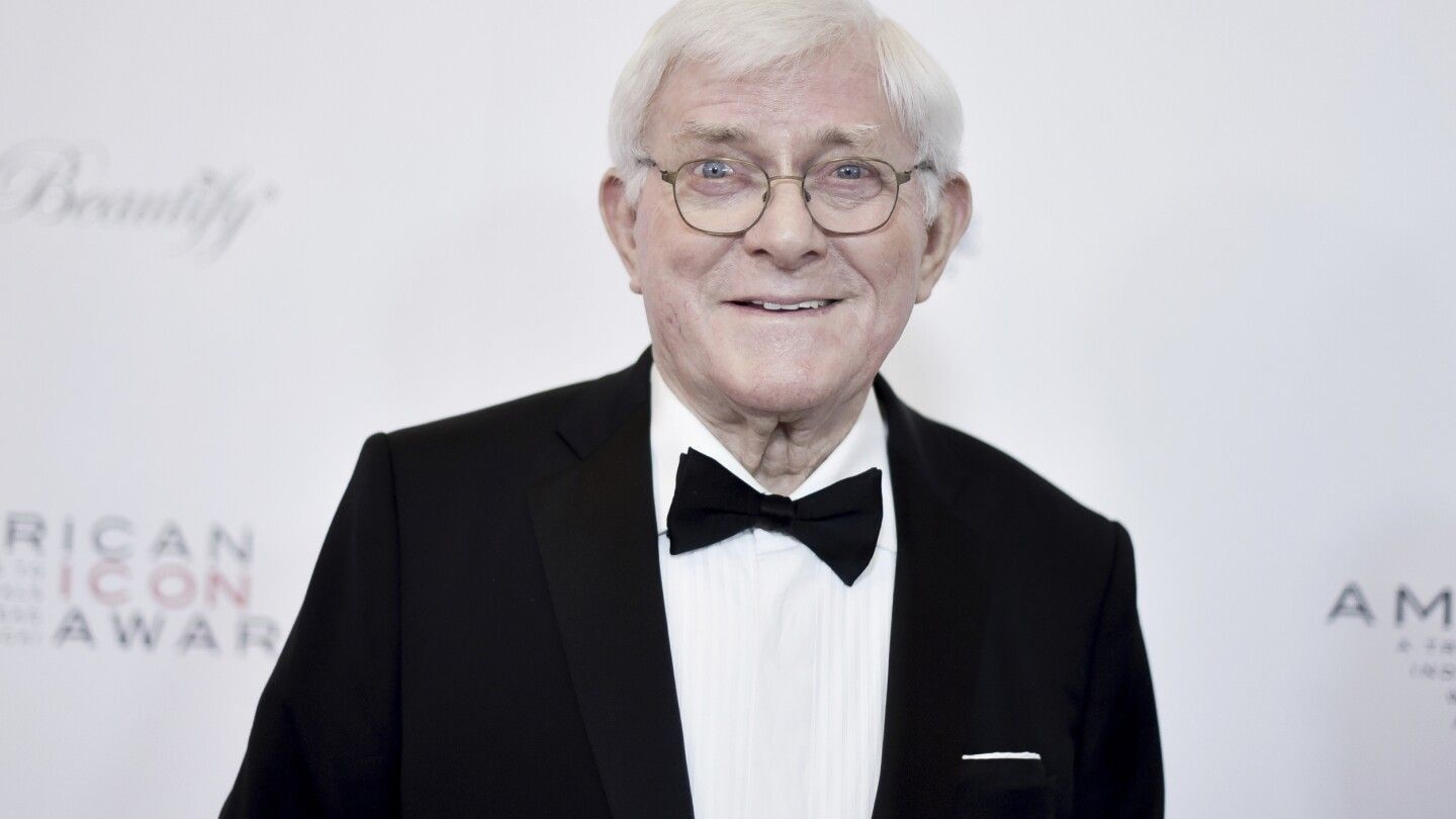 Phil Donahue, 'the king of daytime talk,' dies at 88