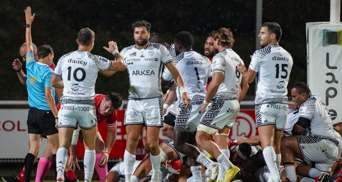 Biarritz prend l'eau à la pause sur la pelouse de Vannes