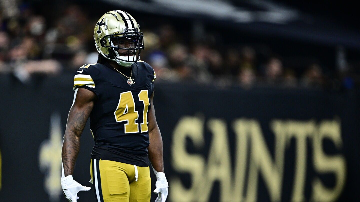 Alvin Kamara denies requesting a trade