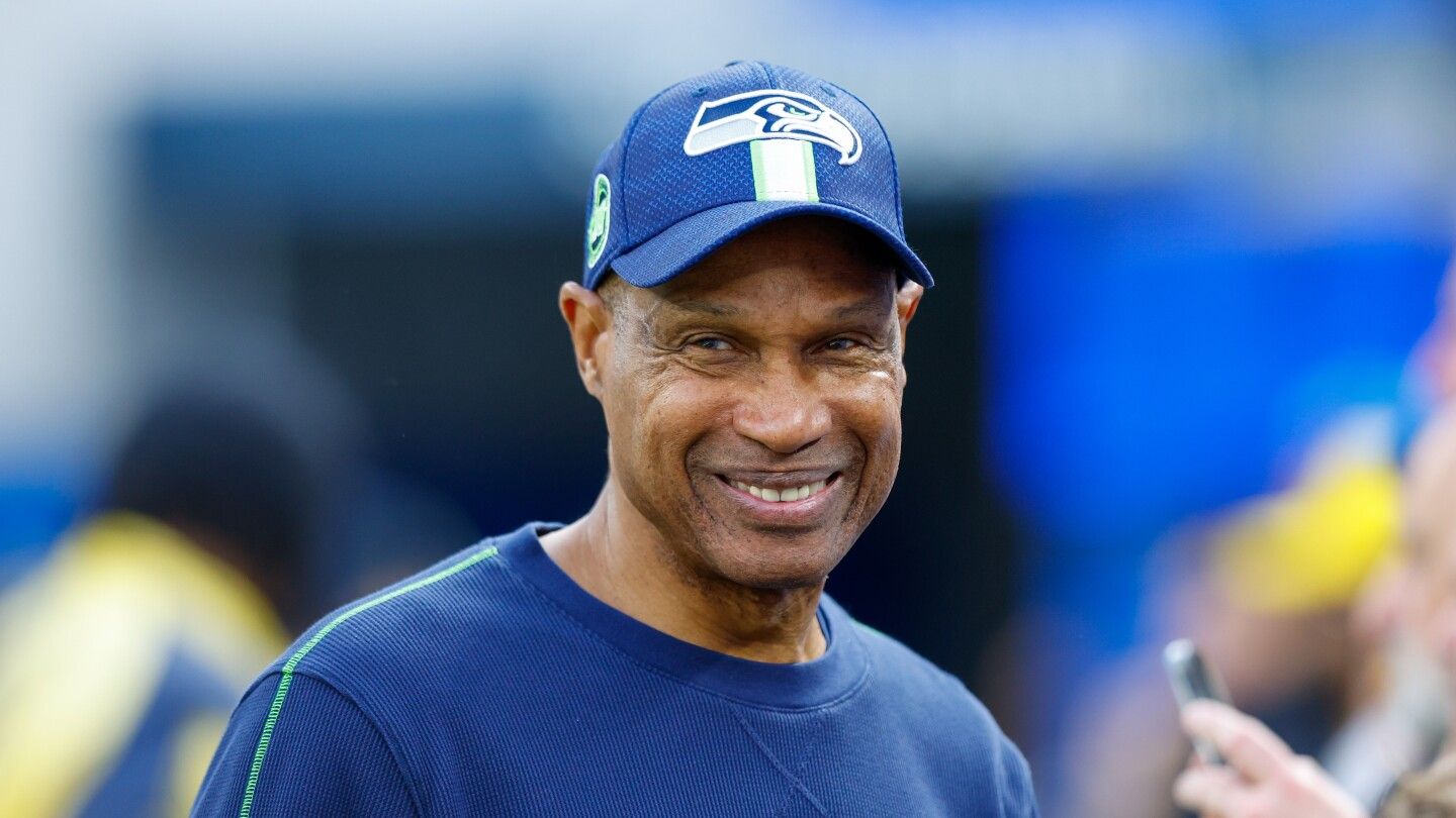 Cowboys complete interview with Seahawks assistant Leslie Frazier