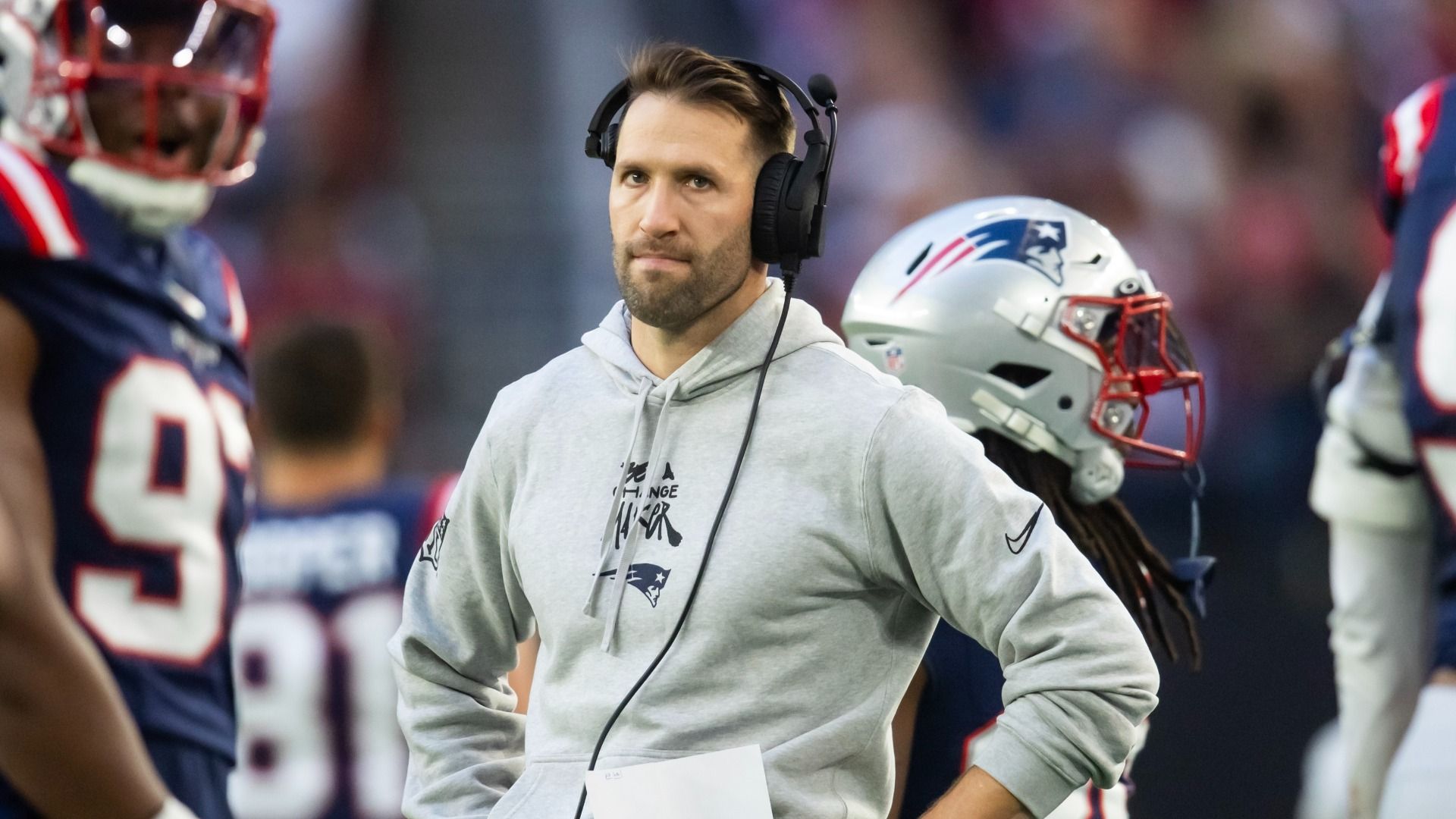 Mike Vrabel, Patriots Reportedly Will Retain This Coordinator