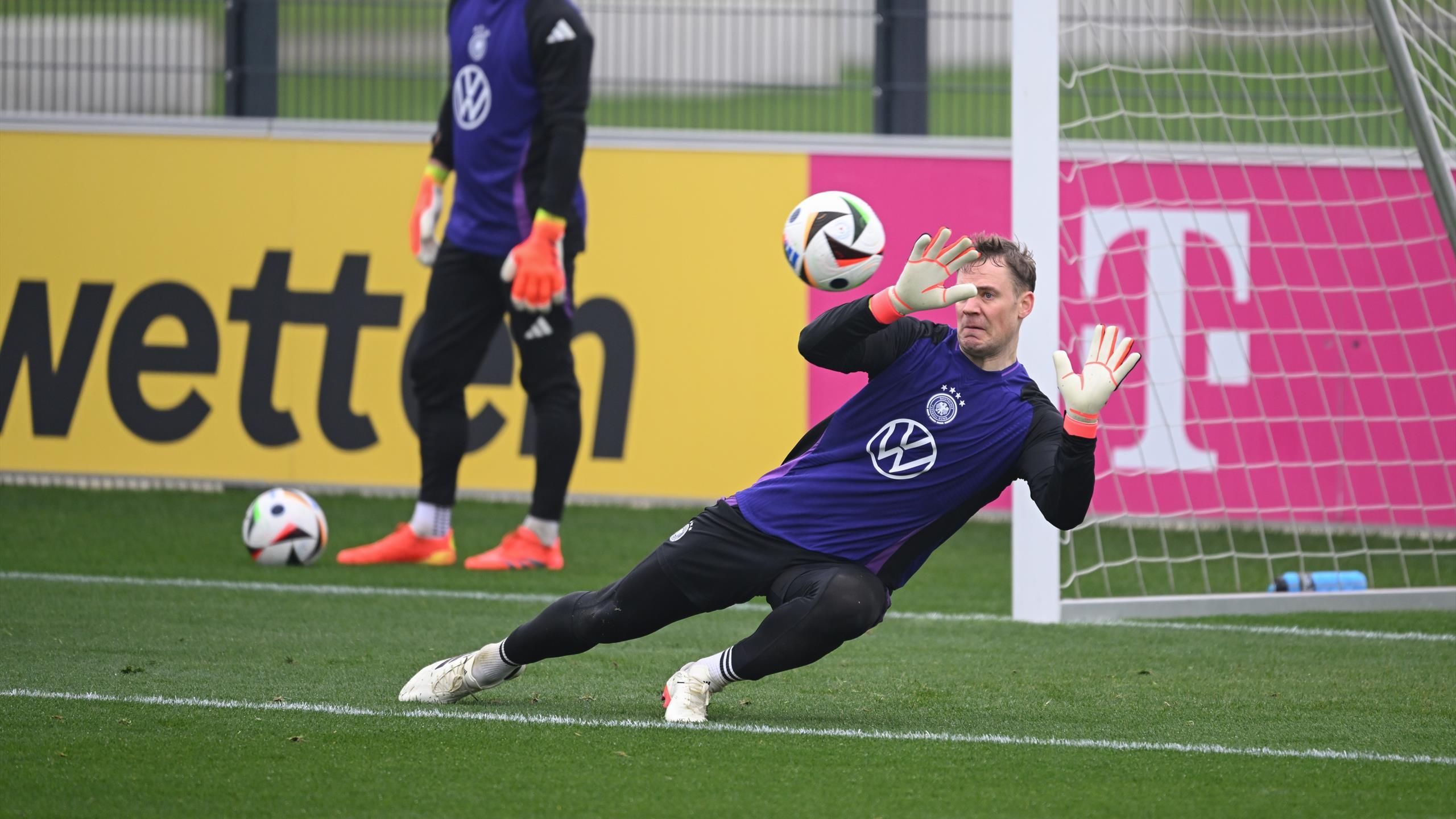 Allemagne : Manuel Neuer, à nouveau blessé, sera absent contre la France et possiblement contre Arsenal avec le Bayern