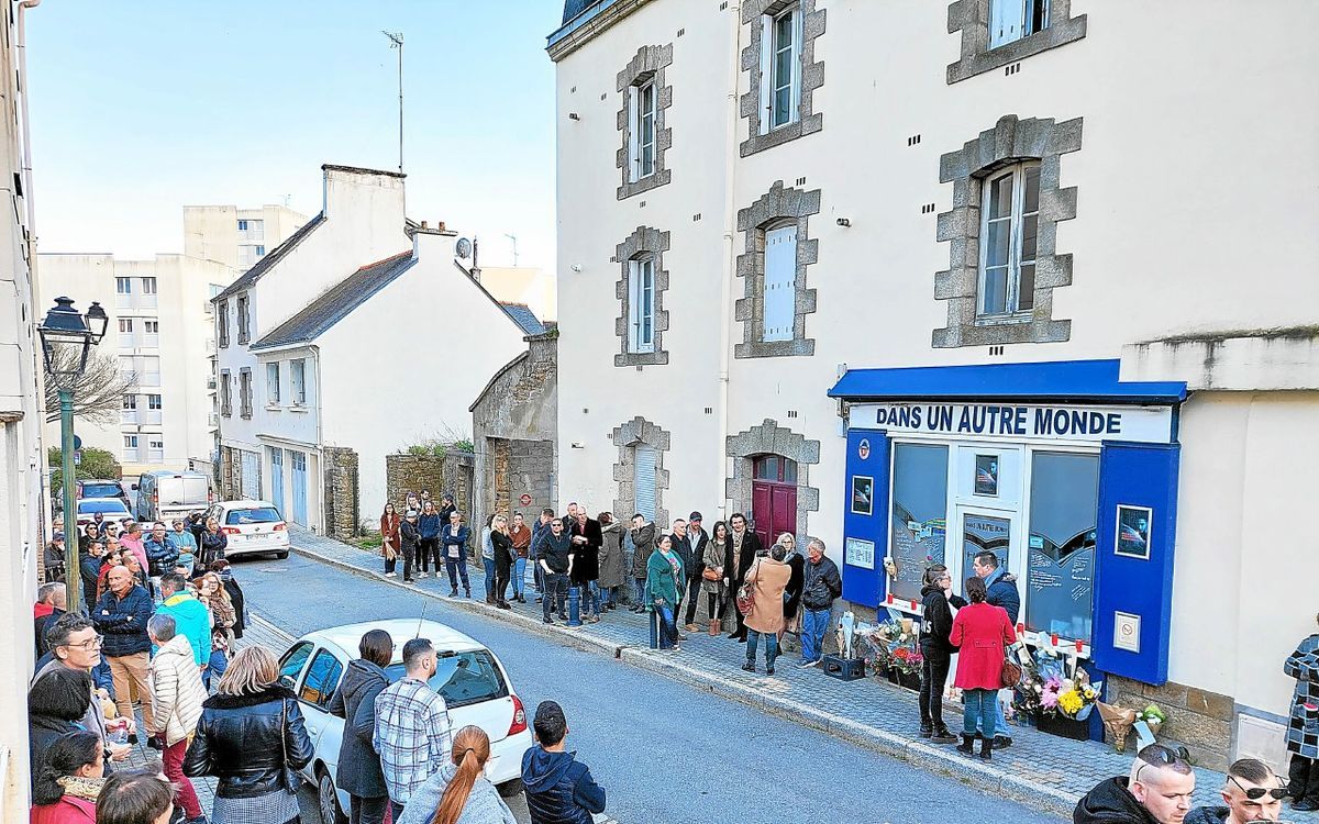 Bar LGBTQIA + de Vannes ﻿: 150 personnes pleurent Stéphane, " un grand cœur "