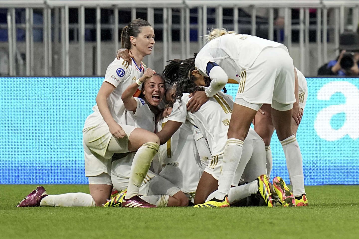 OL - PSG : les Lyonnaises renversent Paris au terme d’une spectaculaire demi-finale aller de Ligue des champions