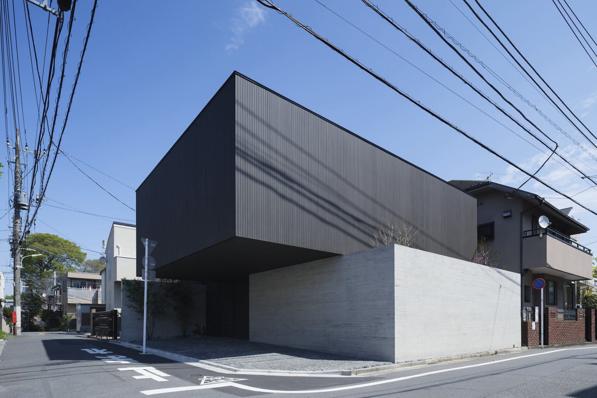 LAXUS House / APOLLO Architects & Associates