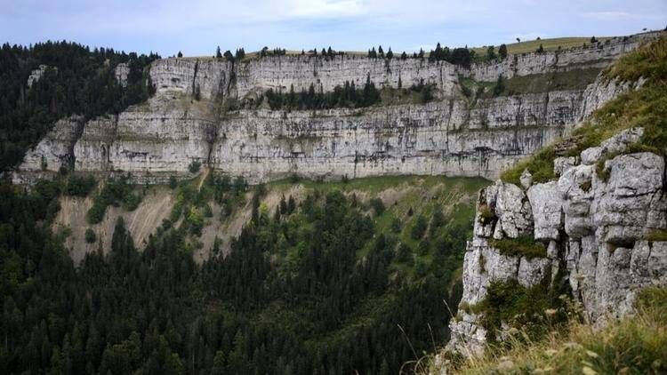 Plusieurs morts dans l'accident d'un avion de tourisme en Suisse