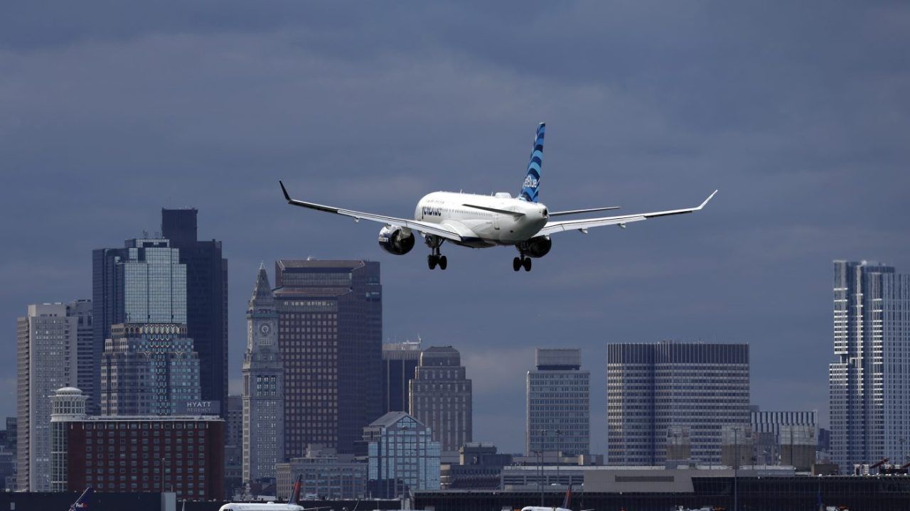 Judge strikes down American Airlines, JetBlue alliance