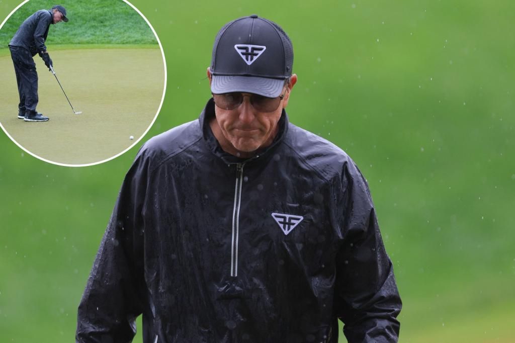 Phil Mickelson has brutal round after making PGA Championship cut