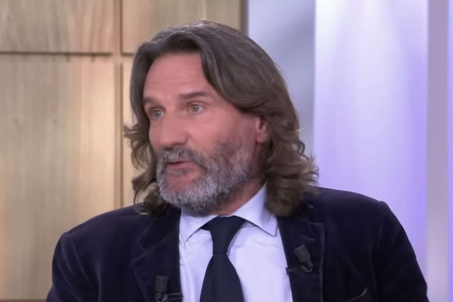 Frédéric Beigbeder, invité partout pour dire qu’il ne peut plus rien dire, a-t-il inventé le " boomerketing " ?