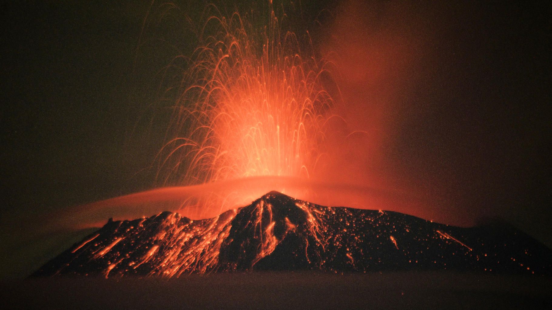 À Mexico, l’éruption du Popocatépetl provoque la fermeture temporaire de l’aéroport