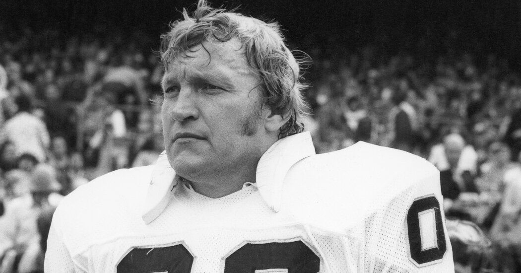 Jim Otto, Hall of Fame Raiders Center, Is Dead at 86